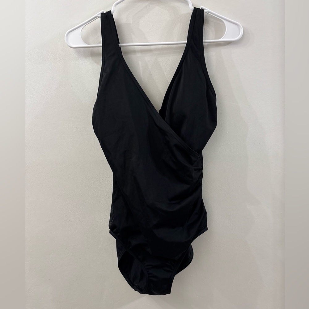 Lands End Black One-Piece Swimsuit - size 6 - padded bra - U back - rouging